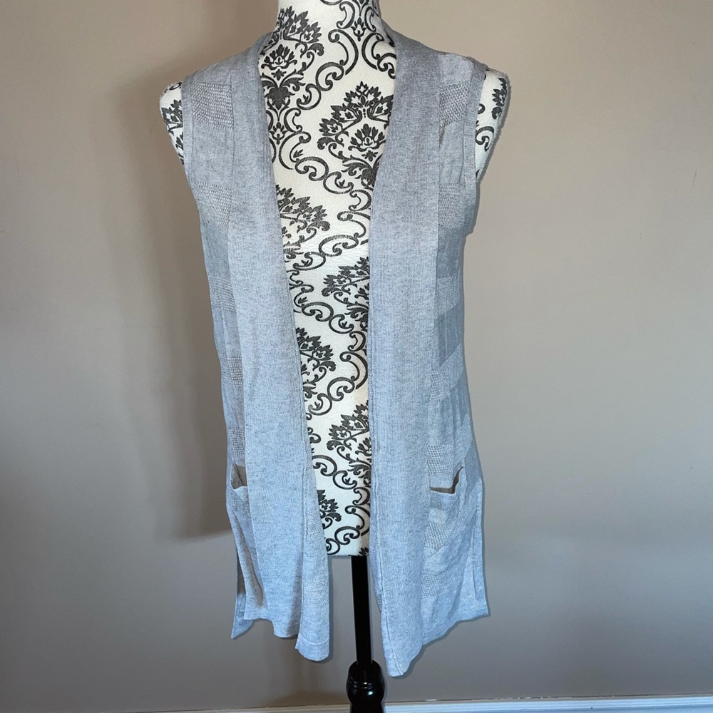 Light grey knitted vest